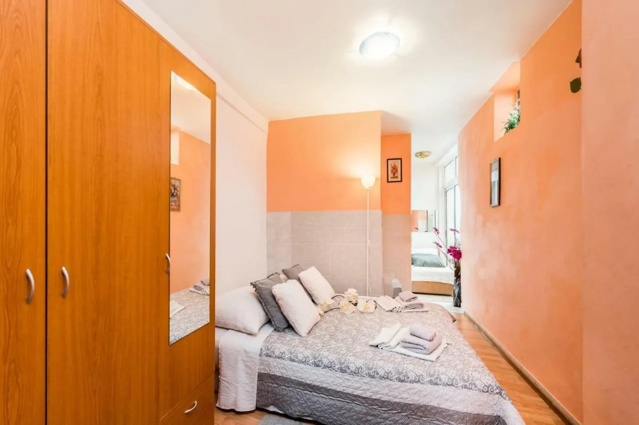 Guest House Ivona Split 3*,